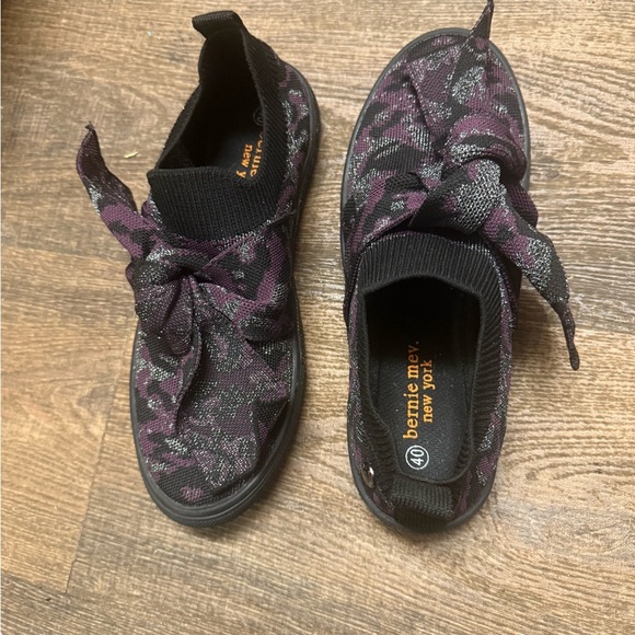 bernie mev. Size 9.5 (40) “Sparkle Serenity” Women's Purple and Black Shoes MINT - Picture 5 of 16